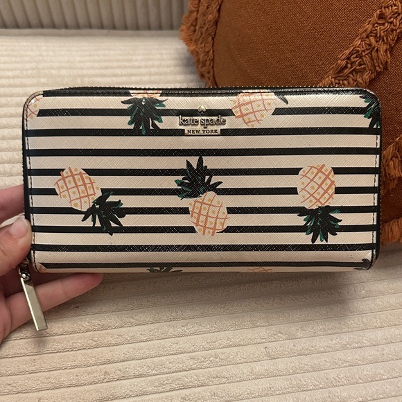 🍍Cute Kate Spade Pineapple Striped Pineapple Wallet🍍 - Picture 1 of 8
